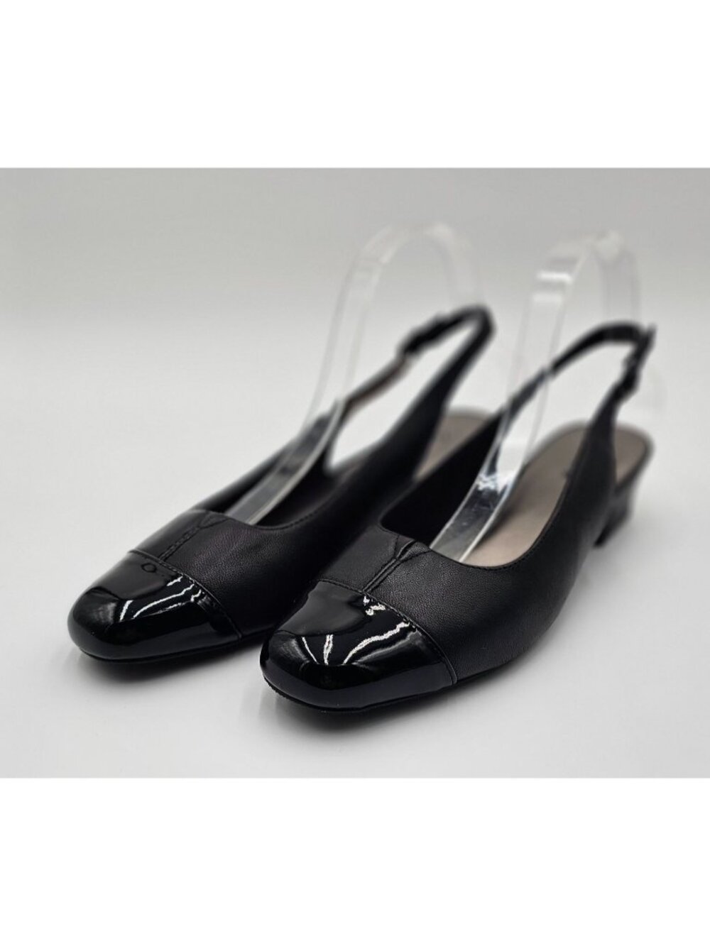 Trotters Womens Black Slingback Low Heels W/Patent Leather Cap Toe 9.5N Comfort